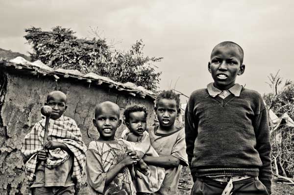 Kinder im Maasai Dorf, Kenia